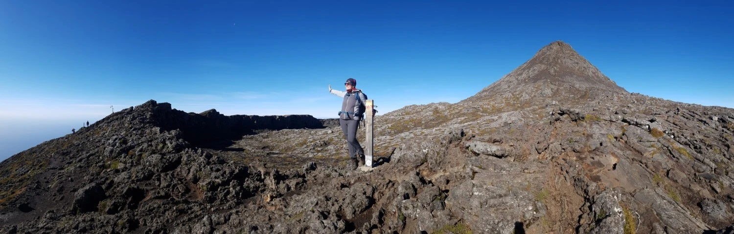 Guides to climb pico mountain